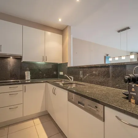 Stylish Coastal For 6 Apartament