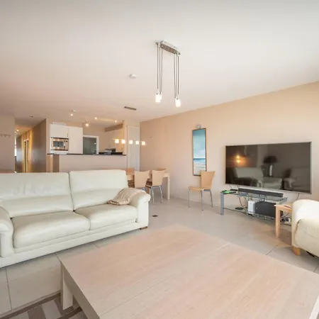 Stylish Coastal For 6 *
